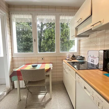 Appartement La Petite Bretonnière, T2 - Et Commerces à Proximité - - Lb180-001 *