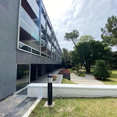 Appartement La Petite Bretonnière, T2 - Et Commerces à Proximité - - Lb180-001 *